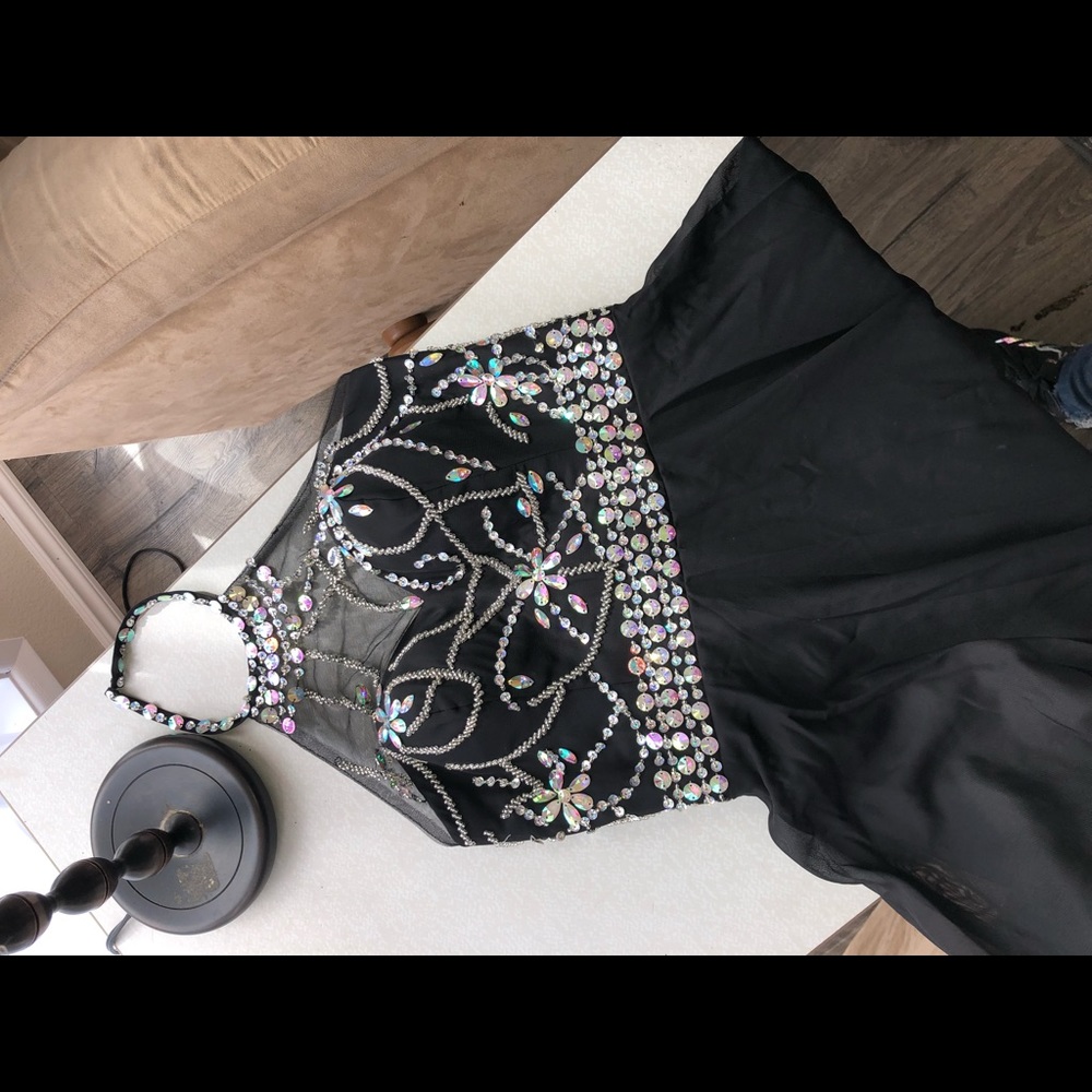 Elegant Black Halter Prom Dress - Picture 5 of 6